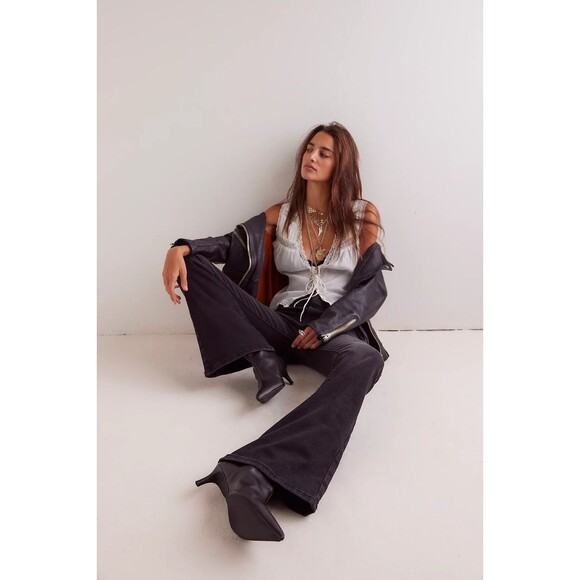 We the Free Black High Rise Jayde Flare Jeans  Size 31  Retro 70s  Fit & Flare - Picture 13 of 16